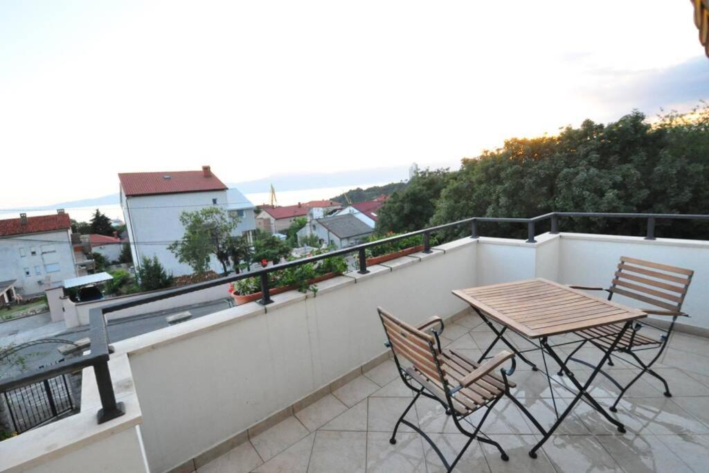Ferienwohnung Lux Apartman Leo Kostrena Exterior foto